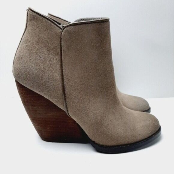 VERY VOLATILE Los Angeles Suede Bootie Block Heel Beige Sz 6 - Picture 2 of 16